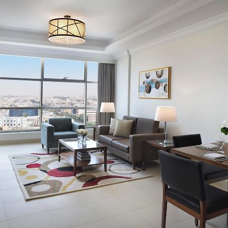Marriott Executive Apartments Al Khobar Esterno foto A living room at the hotel