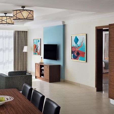Marriott Executive Apartments Al Khobar Esterno foto A typical suite at the Hilton London Heathrow