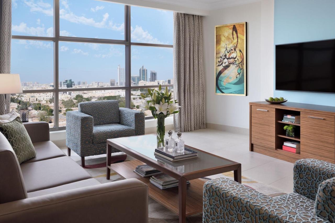Marriott Executive Apartments Al Khobar Esterno foto A living room in a typical apartment
