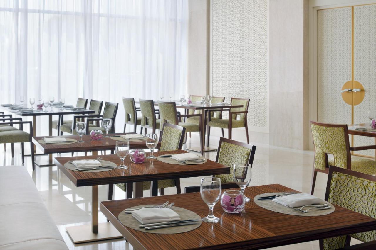 Marriott Executive Apartments Al Khobar Esterno foto The restaurant