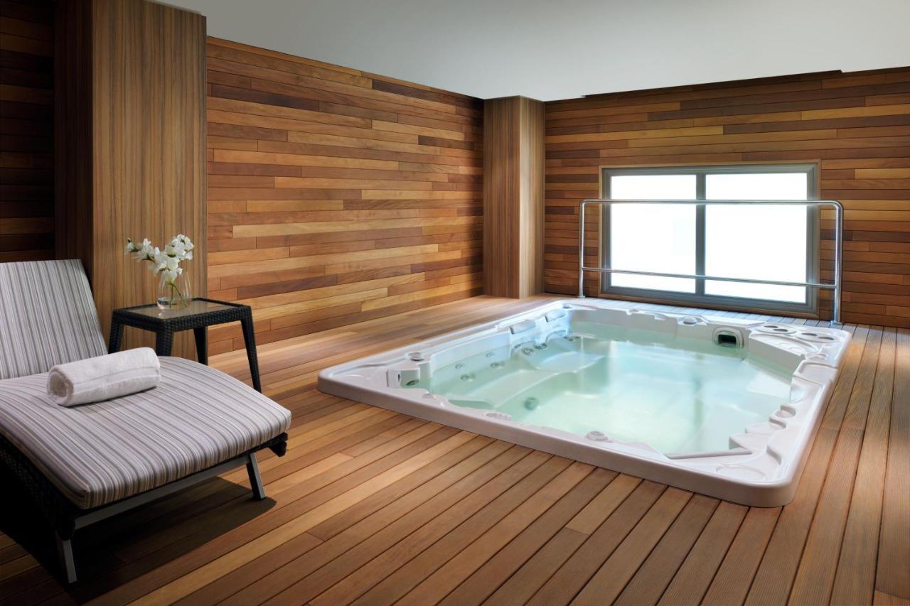 Marriott Executive Apartments Al Khobar Esterno foto A hot tub