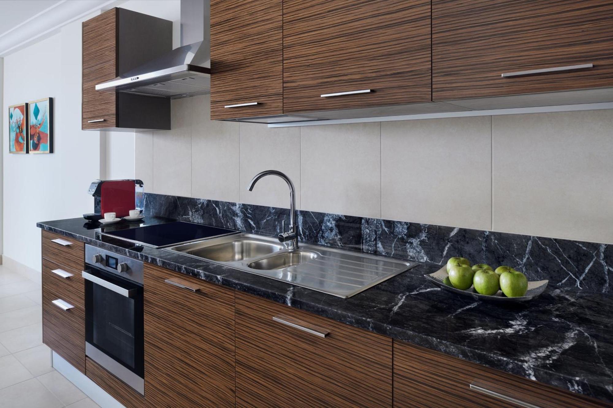 Marriott Executive Apartments Al Khobar Esterno foto A modern kitchen